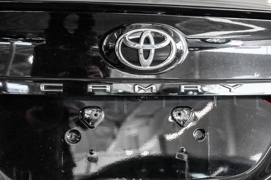 Toyota Camry SE 2021-7