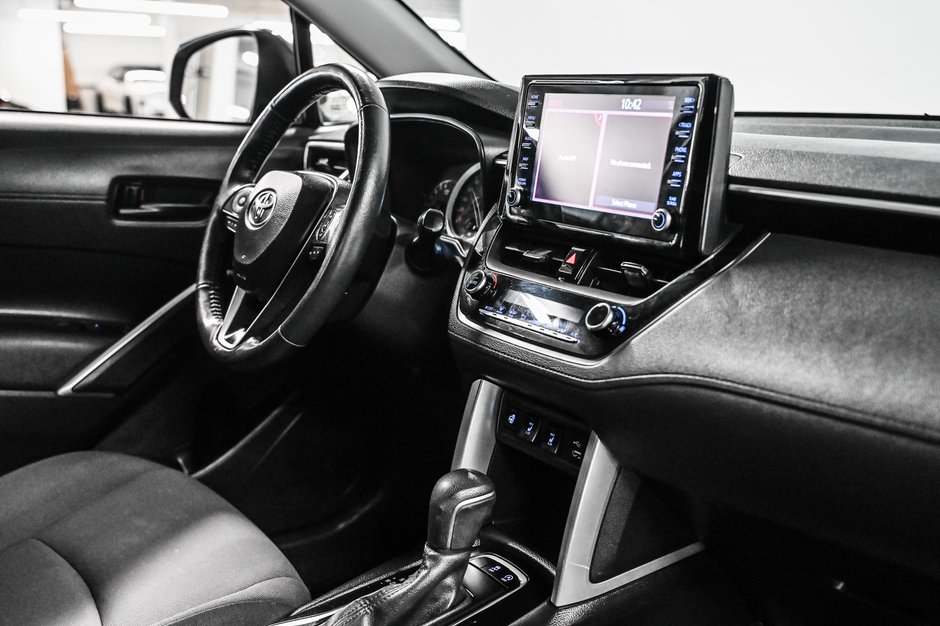 2022 Toyota Corolla Cross LE-21