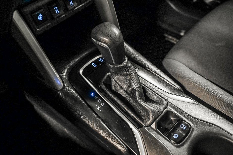 2022 Toyota Corolla Cross LE-12