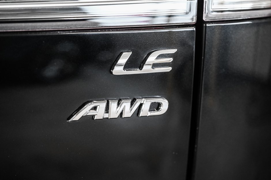 2022 Toyota Corolla Cross LE-8