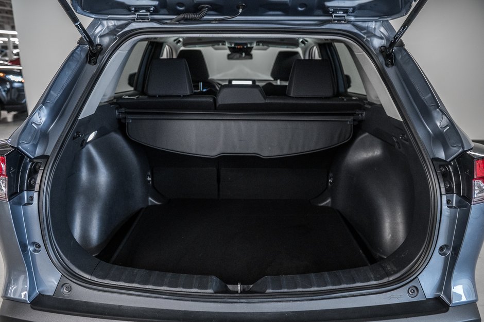 Toyota Corolla Cross LE 2023-10