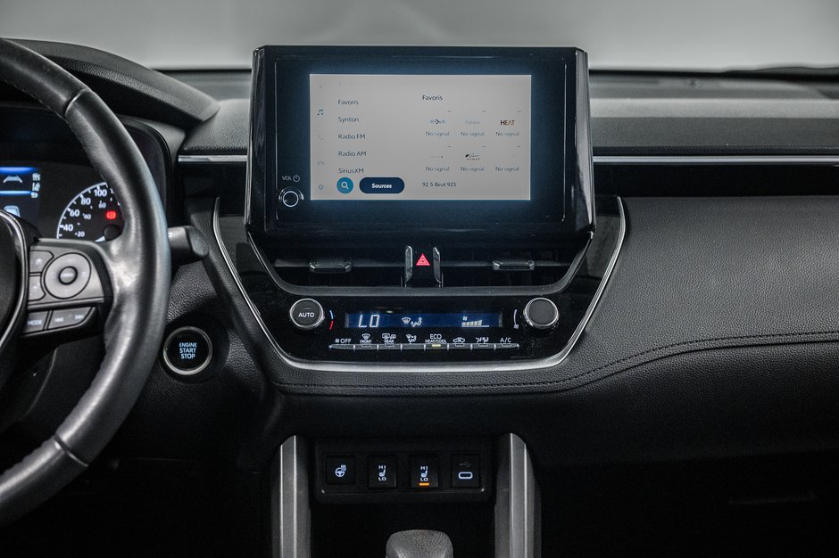 Toyota Corolla Cross LE 2023-27