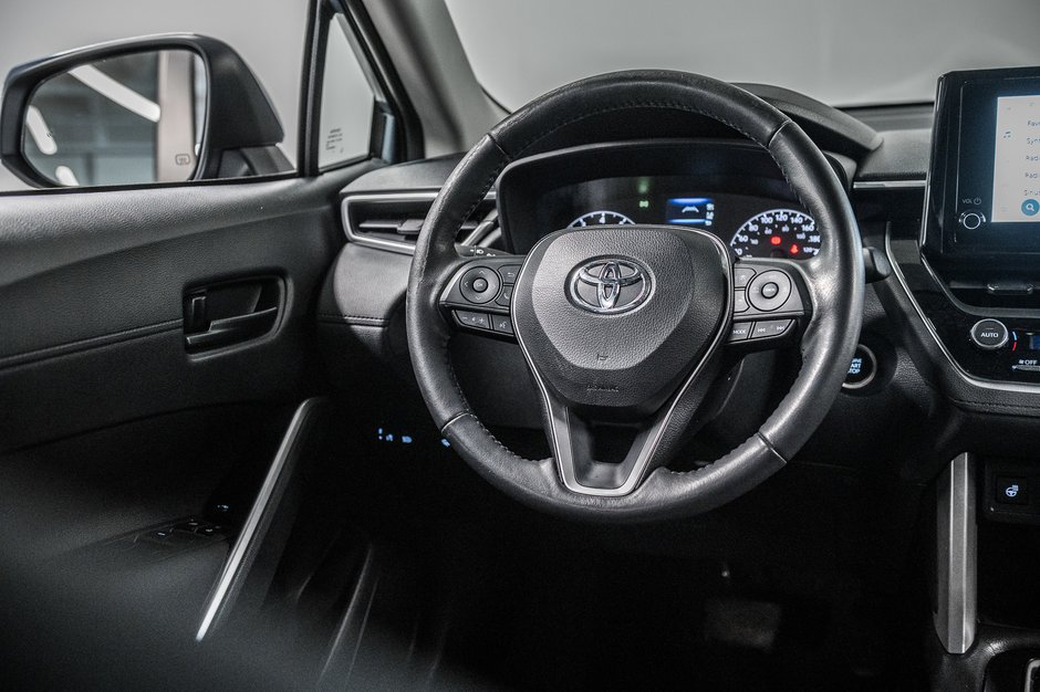 Toyota Corolla Cross LE 2023-26