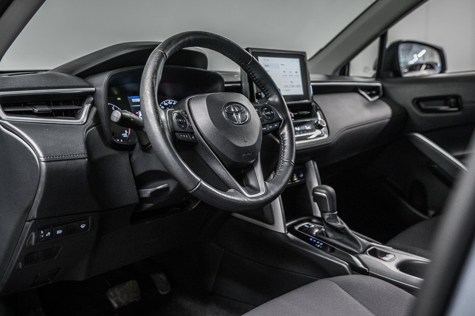 Toyota Corolla Cross LE 2023-13