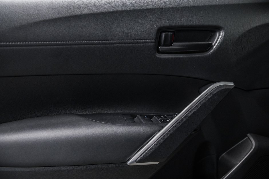 Toyota Corolla Cross LE 2023-11