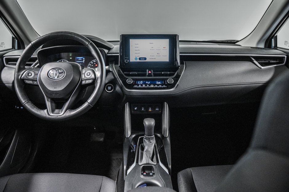 Toyota Corolla Cross LE 2023-25