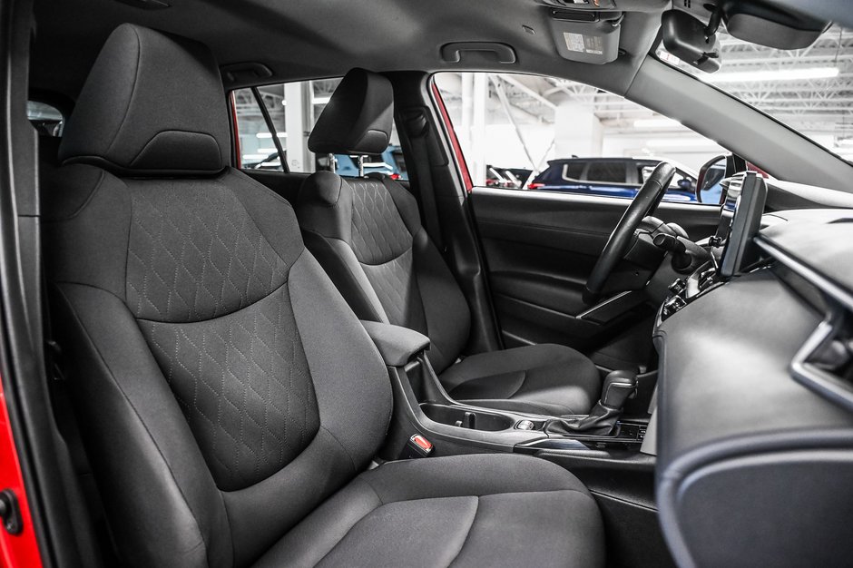 2023 Toyota Corolla Cross LE-23