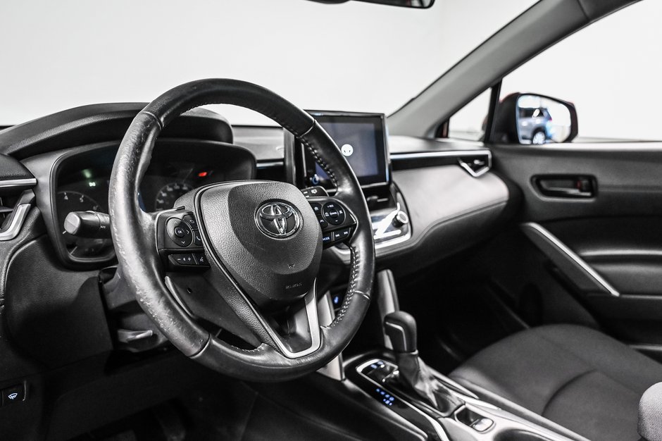 2023 Toyota Corolla Cross LE-10