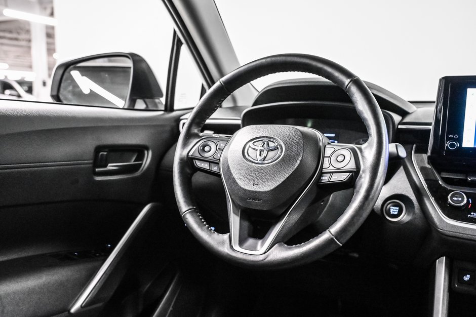 Toyota Corolla Cross LE 2023-21