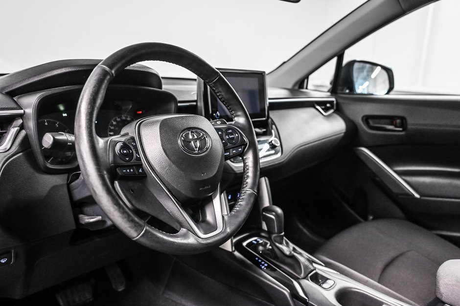 Toyota Corolla Cross LE 2023-10