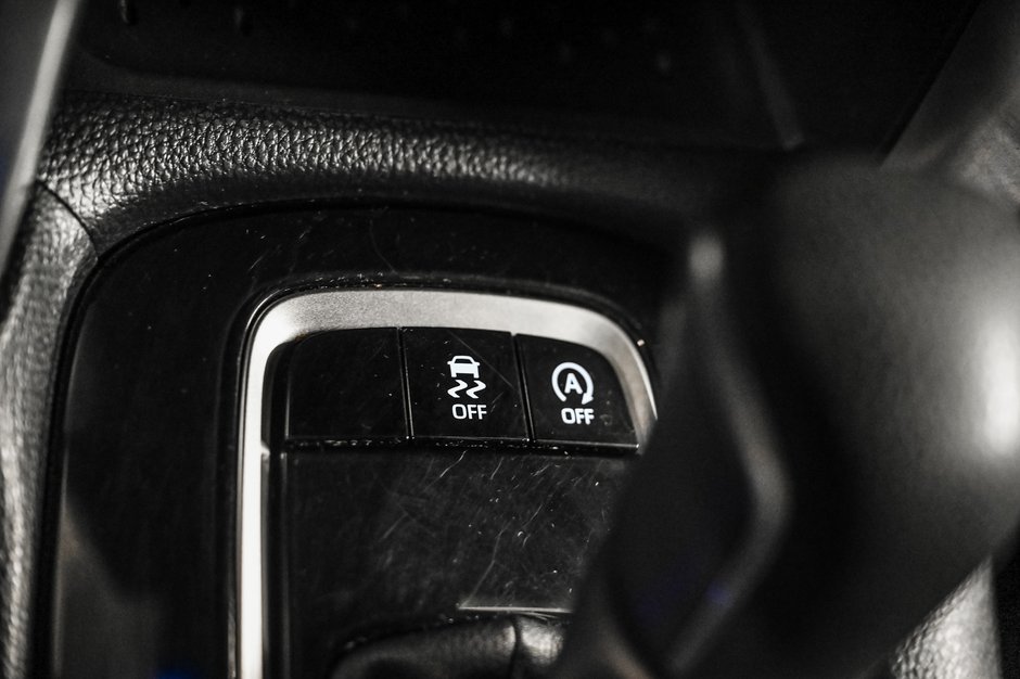 Toyota Corolla Cross LE 2023-14