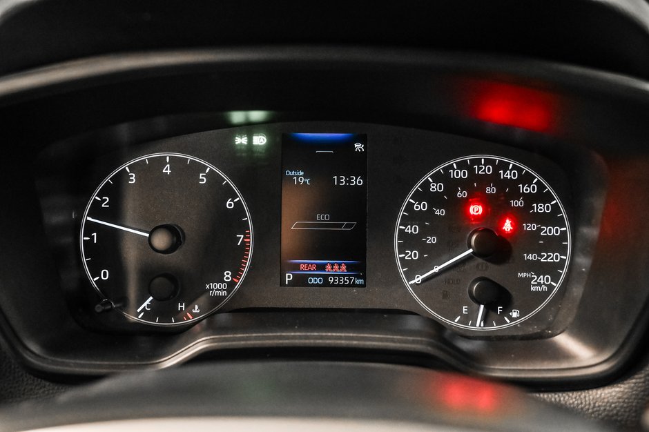 Toyota Corolla Cross LE 2023-12