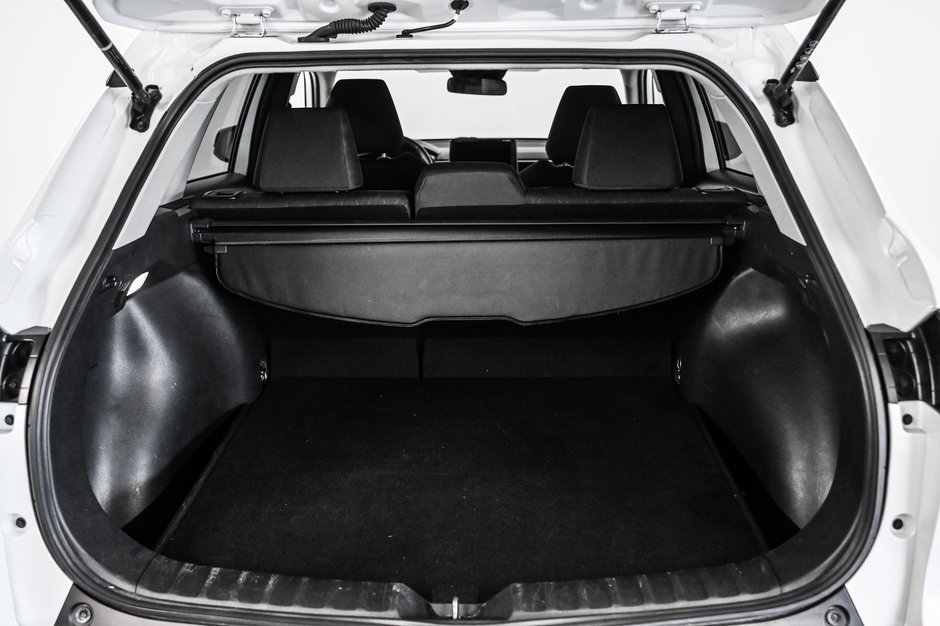 Toyota Corolla Cross LE 2023-9