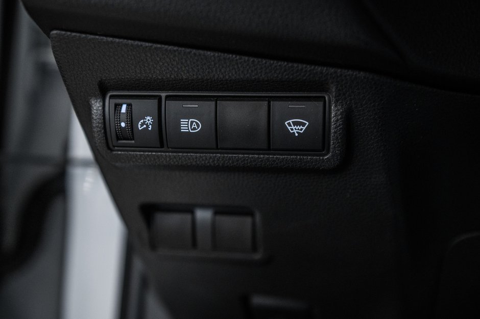 2023 Toyota Corolla Cross LE-14