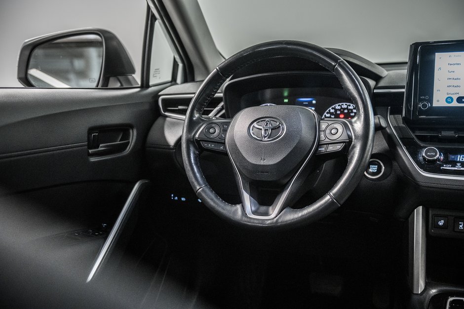 2023 Toyota Corolla Cross LE-26