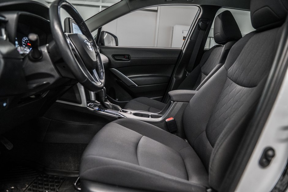 2023 Toyota Corolla Cross LE-12