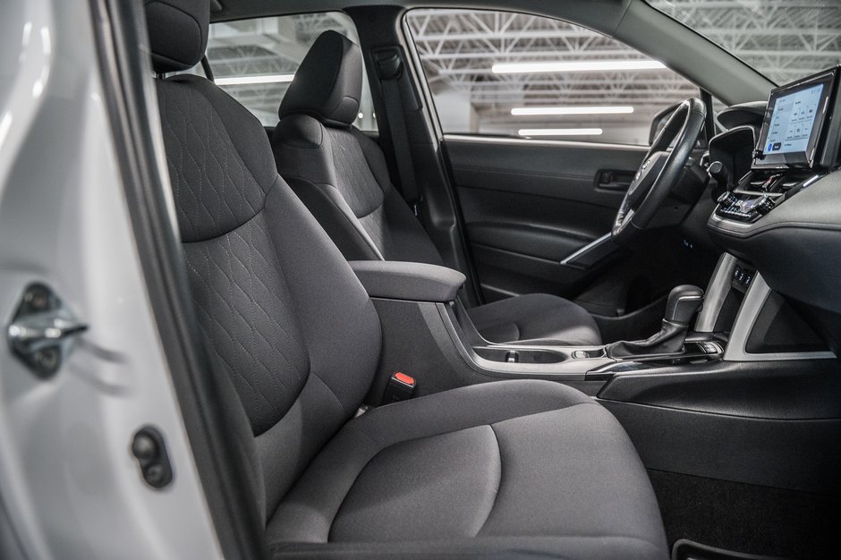 2023 Toyota Corolla Cross LE-29