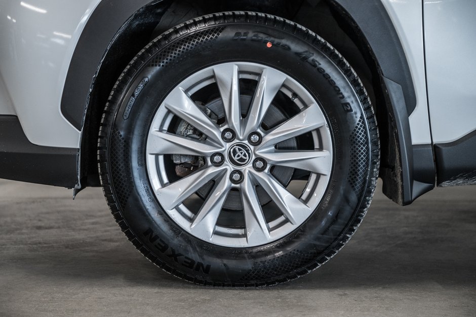 2023 Toyota Corolla Cross LE-3