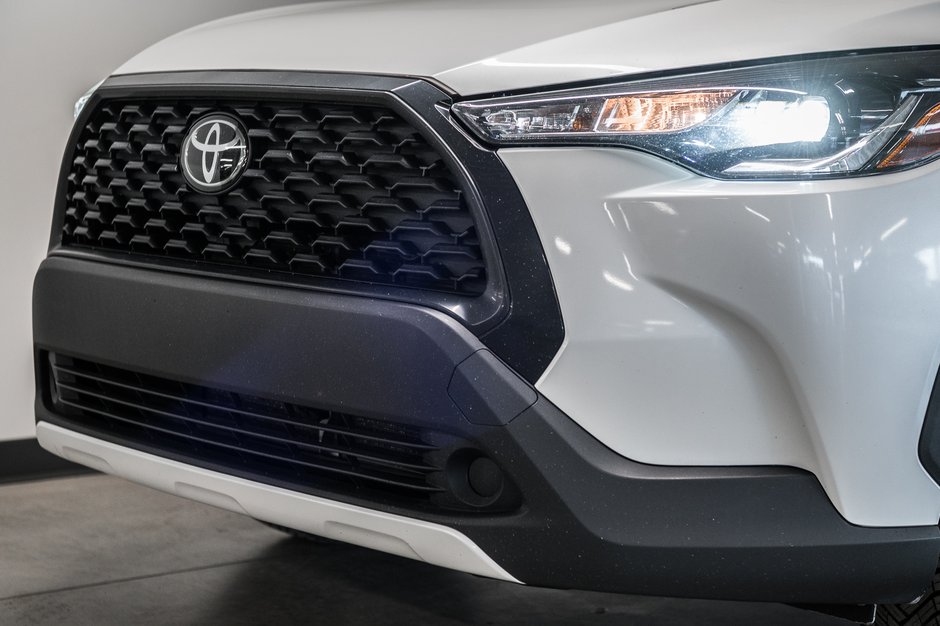 2023 Toyota Corolla Cross LE-2