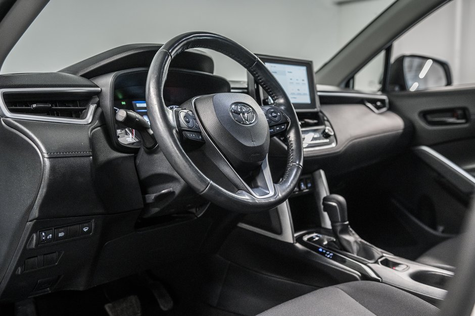 2023 Toyota Corolla Cross LE-13