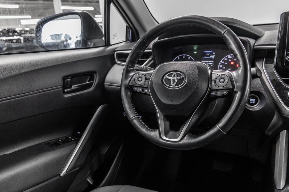 2023 Toyota Corolla Cross LE-28