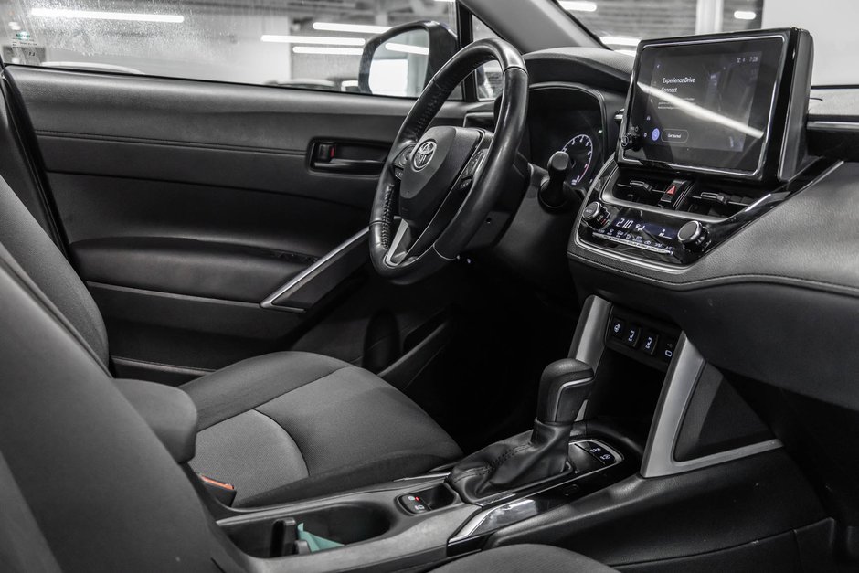 2023 Toyota Corolla Cross LE-31