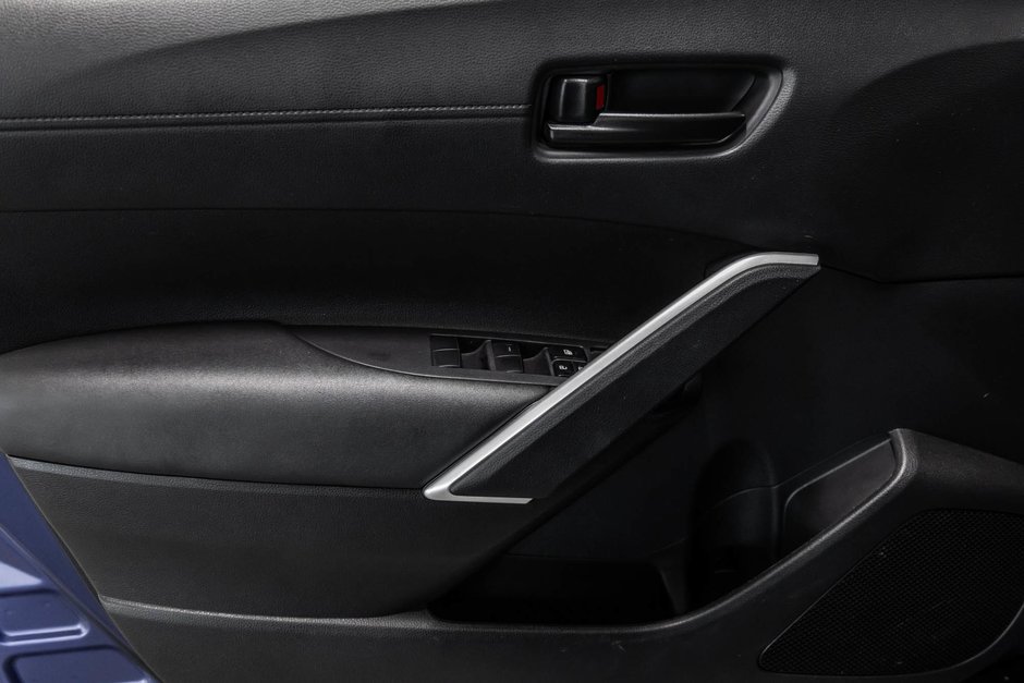 2023 Toyota Corolla Cross LE-11