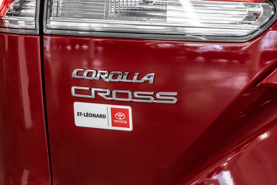 2024 Toyota Corolla Cross LE-8