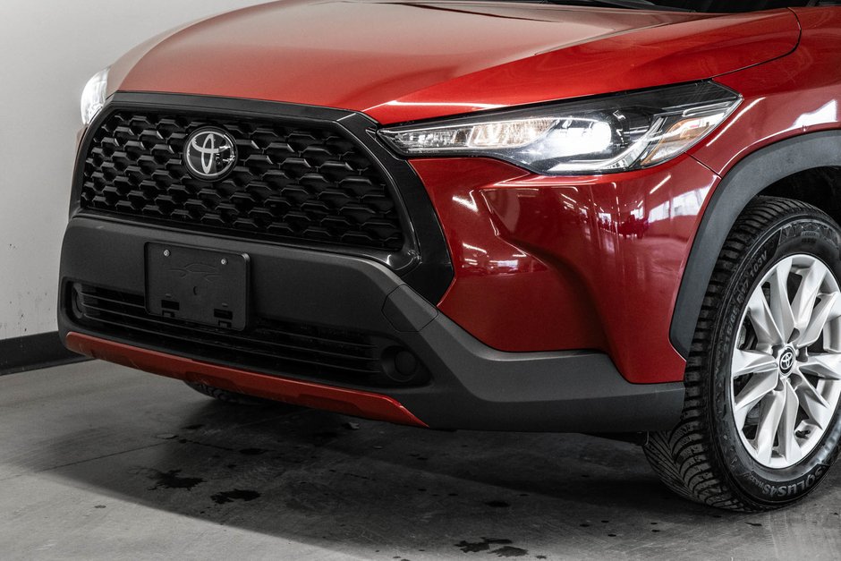 2024 Toyota Corolla Cross LE-2