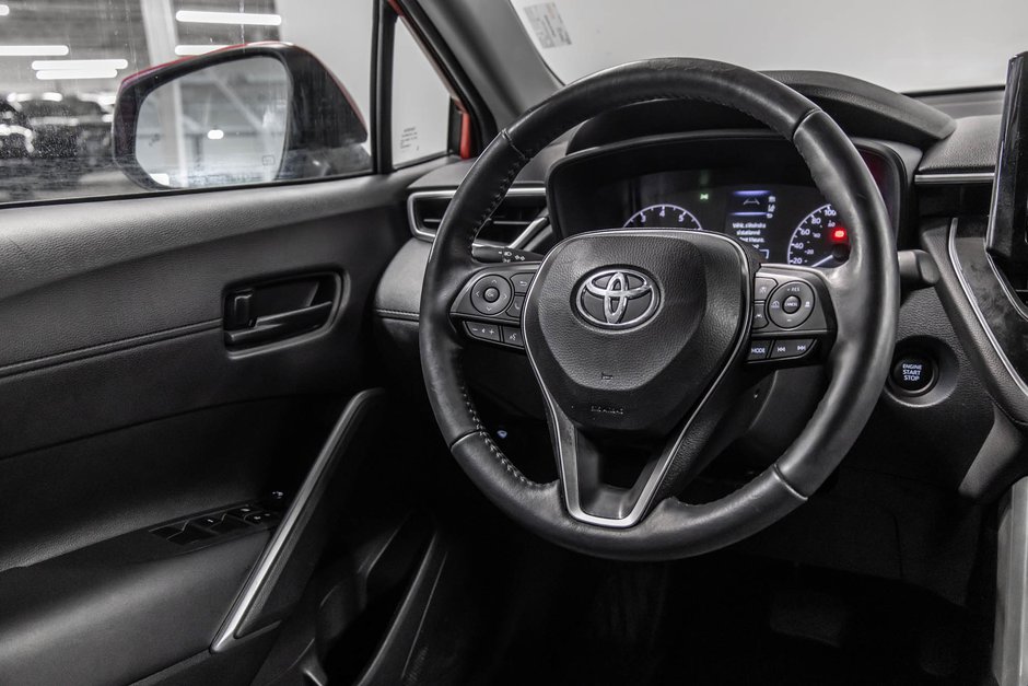 2024 Toyota Corolla Cross LE-28