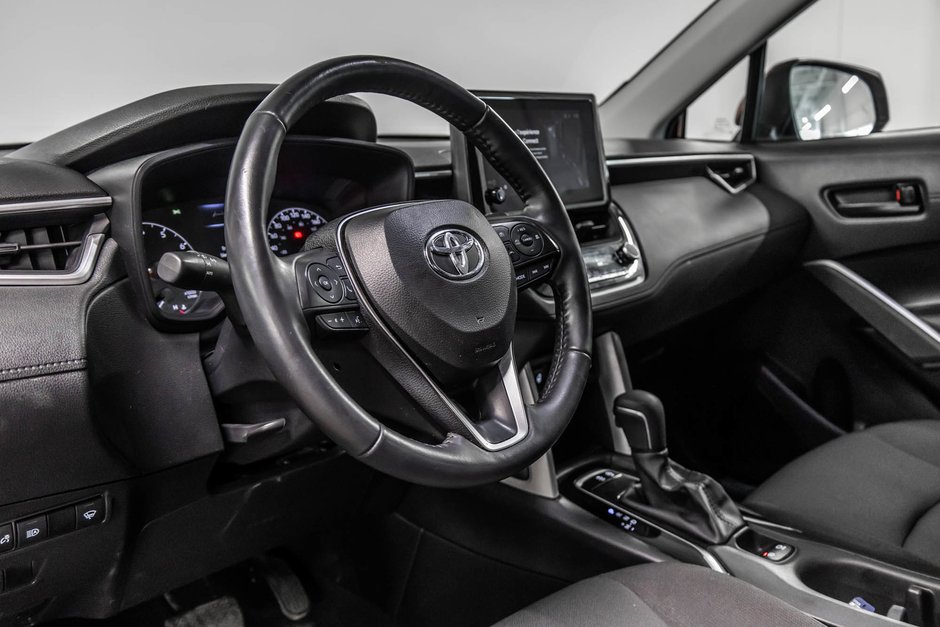 2024 Toyota Corolla Cross LE-13