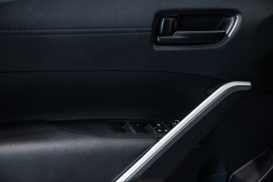 2024 Toyota Corolla Cross LE-12