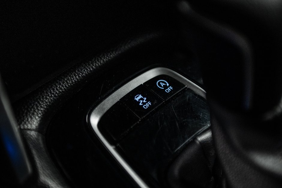 2024 Toyota Corolla Cross LE-25