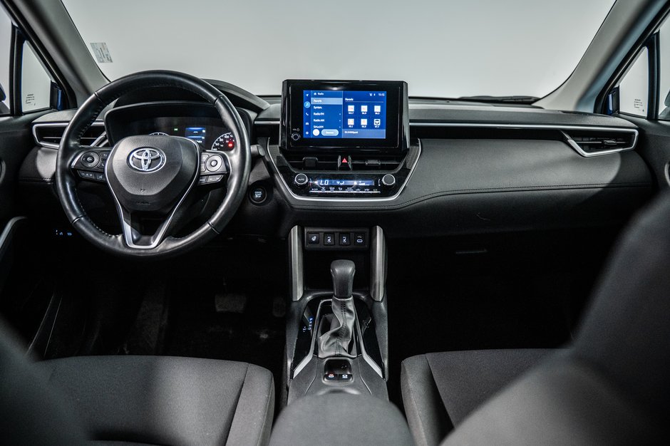 2024 Toyota Corolla Cross LE-27