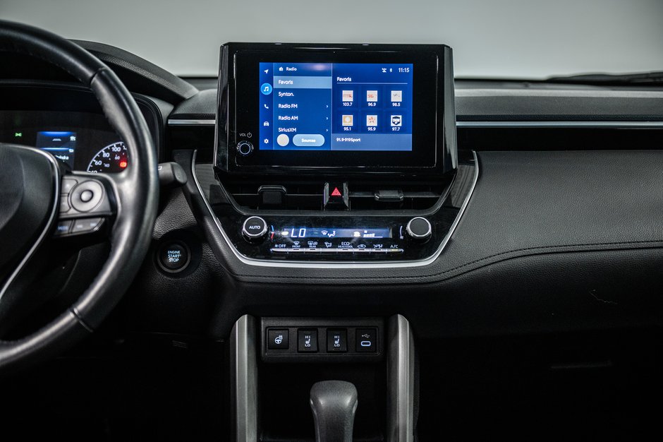 2024 Toyota Corolla Cross LE-29