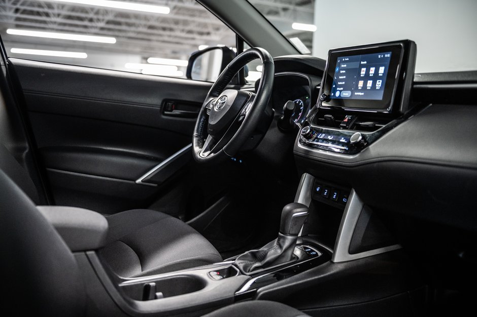 2024 Toyota Corolla Cross LE-30