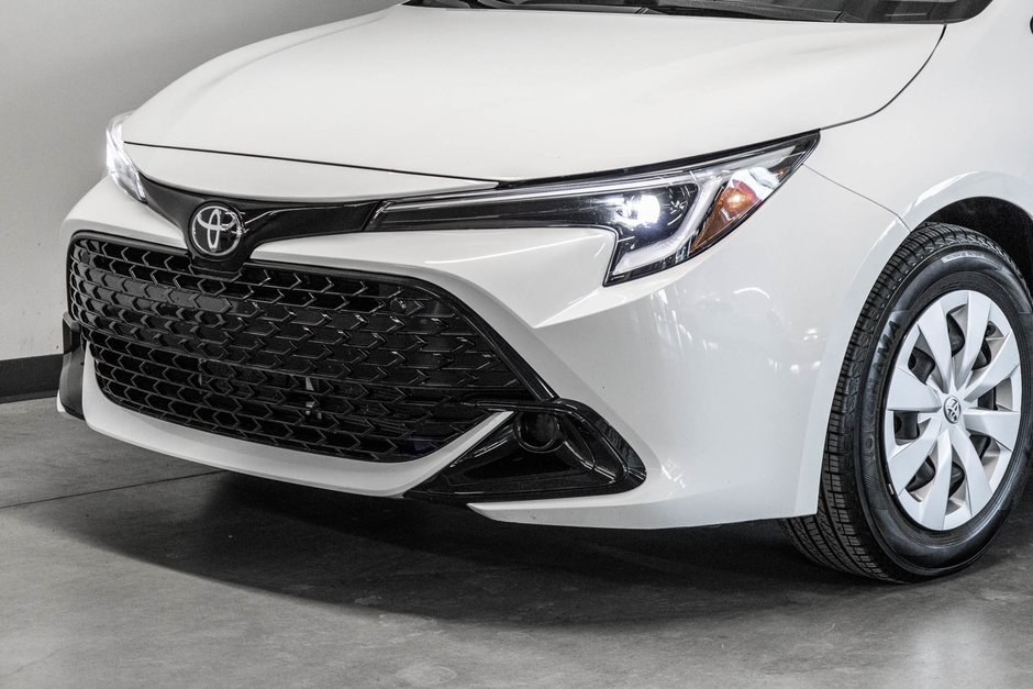 2023 Toyota Corolla Hatchback Base-2