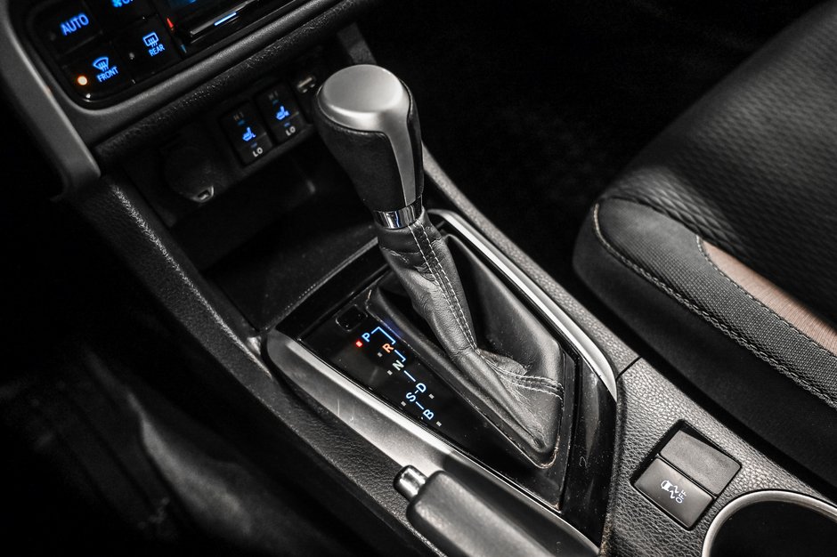 Toyota Corolla LE 2017-12