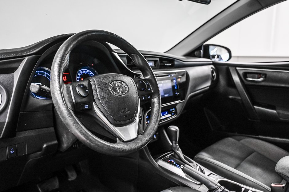 Toyota Corolla LE 2017-8