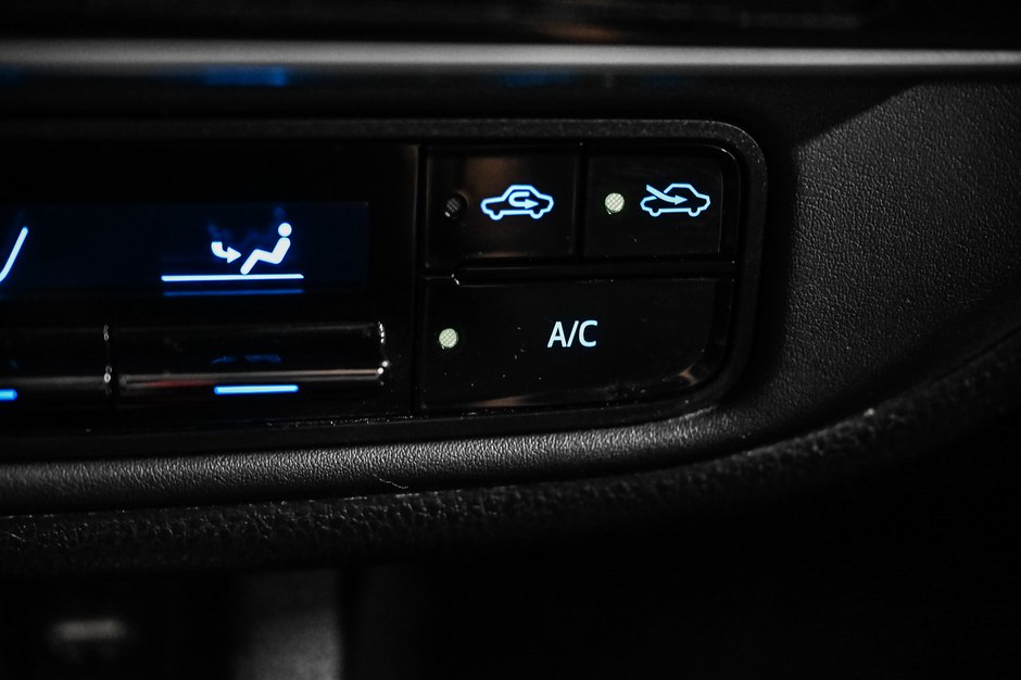 Toyota Corolla LE 2017-14