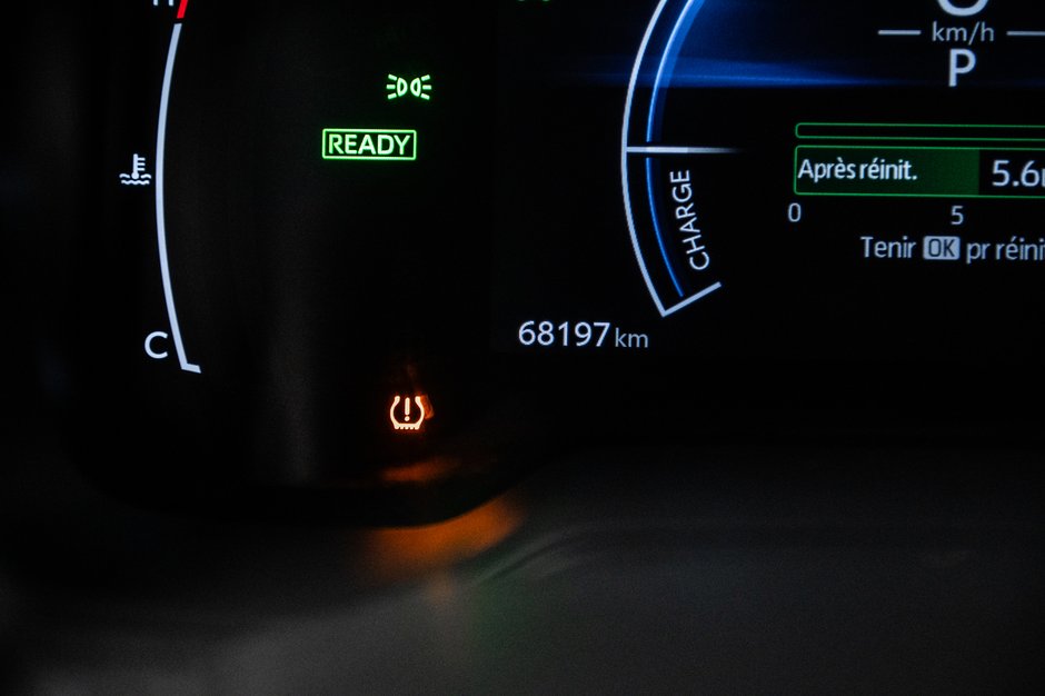 Toyota Corolla Hybrid LE 2023-15