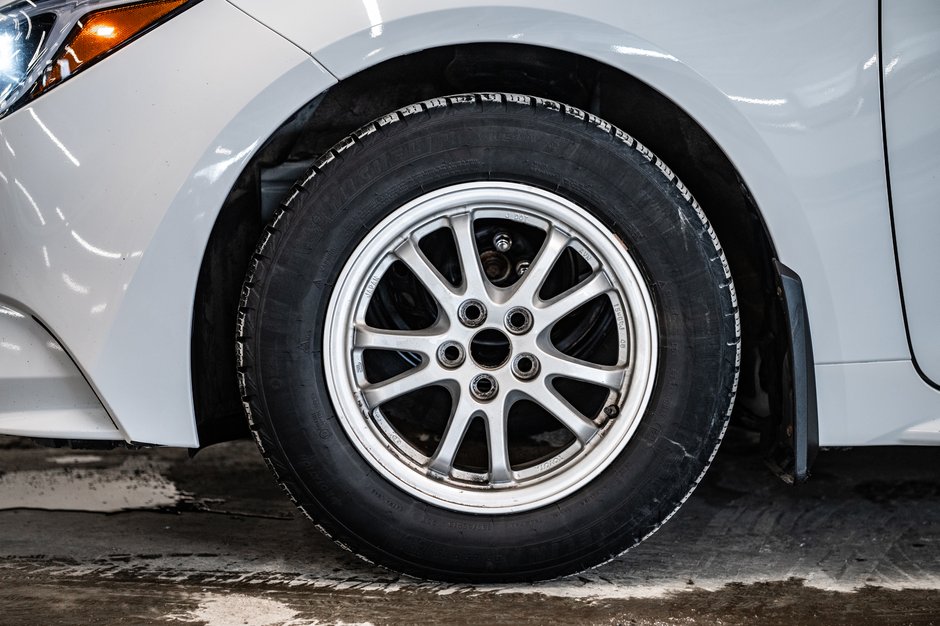 Toyota Corolla Hybrid LE 2023-2