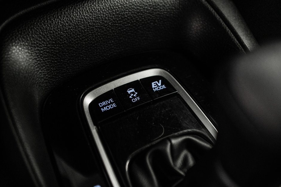 Toyota Corolla Hybrid LE 2023-21