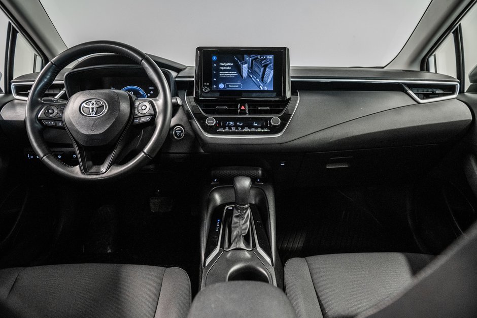 Toyota Corolla Hybrid LE 2023-22