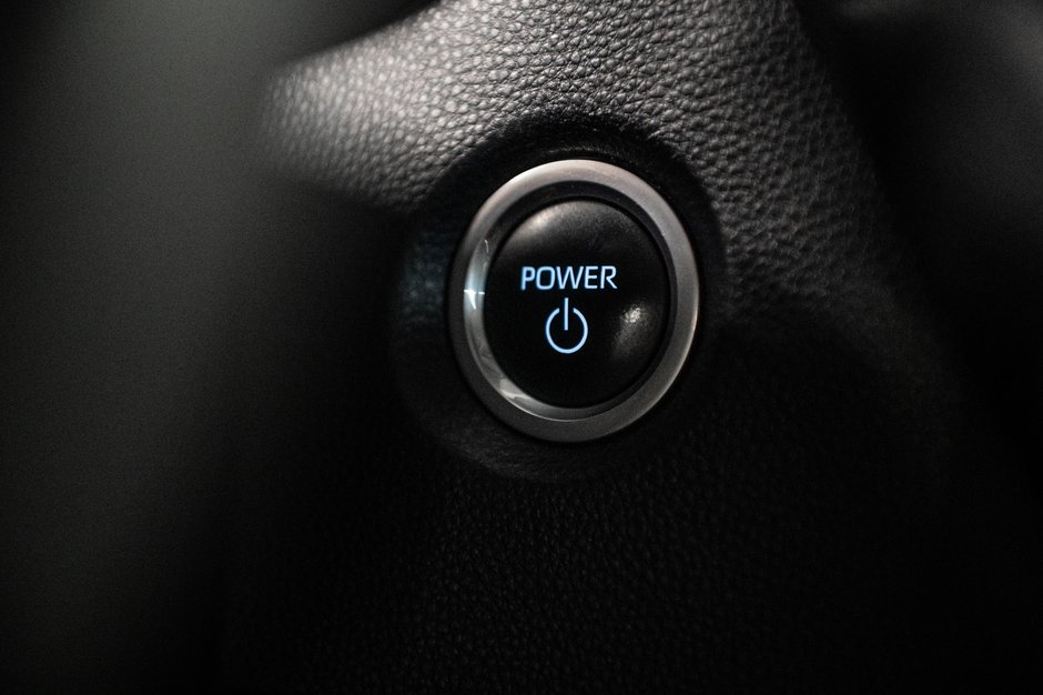 Toyota Corolla Hybrid LE 2023-16