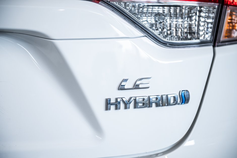 Toyota Corolla Hybrid LE 2023-8