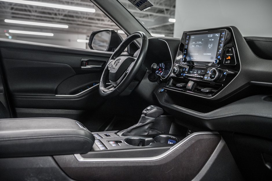 2022 Toyota Highlander XLE-32