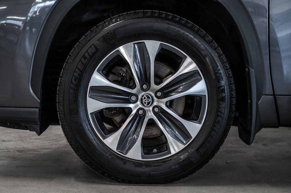 2022 Toyota Highlander XLE-3