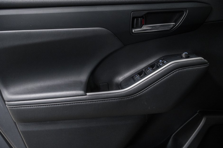 2022 Toyota Highlander XLE-13