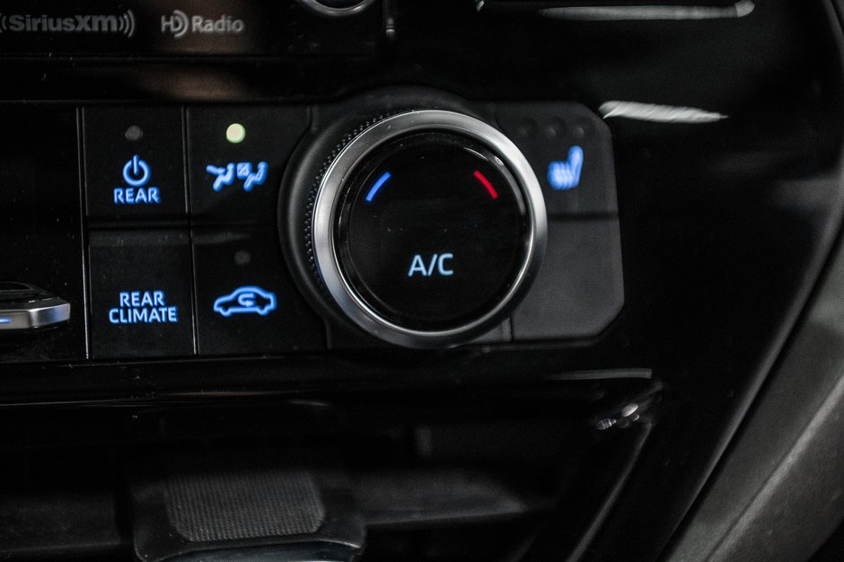 2022 Toyota Highlander XLE-24